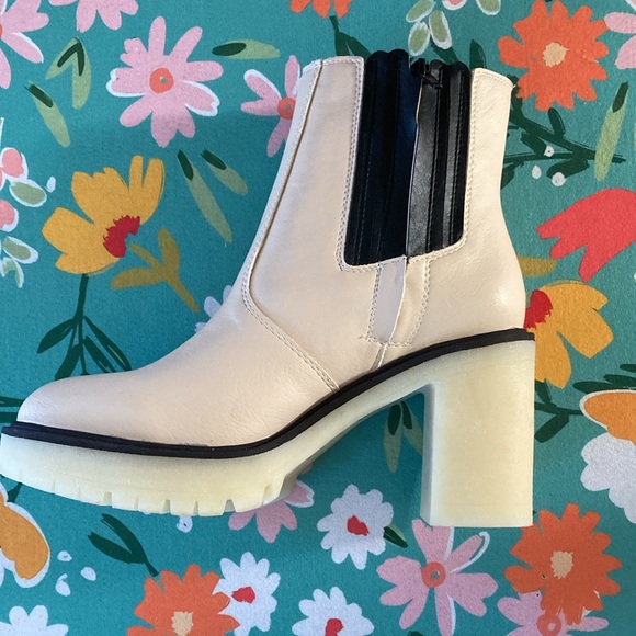 NWOT Oasis Society Anastasia Chelsea Style Platform Chunky Sole Boots Size 8 - Picture 2 of 12